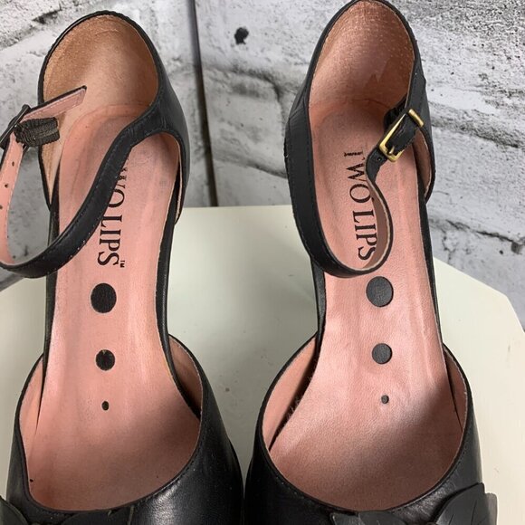 Two Lips Vintage Black Leather Pointy Toe Ankle Strap Pump - Picture 5 of 9